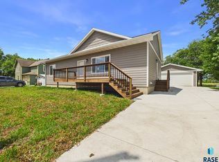 505 S Garfield St, Lennox, SD 57039