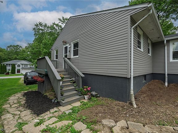 3rd image of 3461 Madora Ave