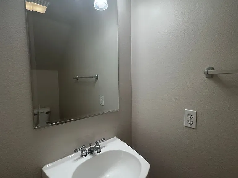 28433 Mayfair Dr — Photo 12