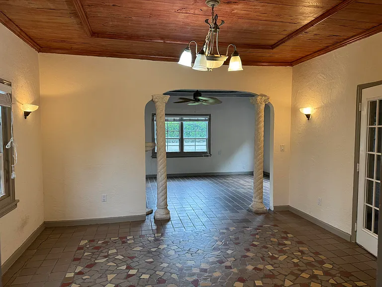 735 Colonial Rd — Photo 7