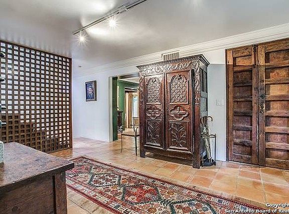 4th image of 204 Crescent St
