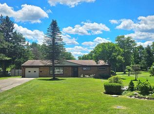 8423 Sharp Ln, Chesterland, OH 44026