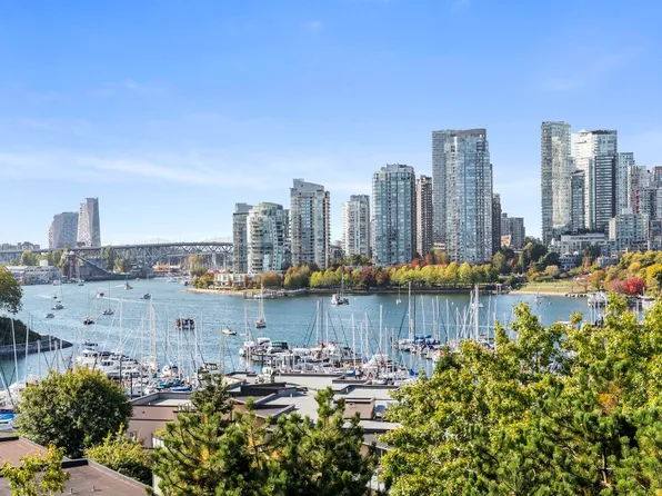 522 Moberly Rd #904, Vancouver, BC V5Z 4G4