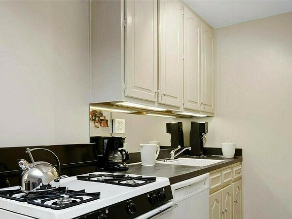 4th image of 1623 3rd Ave APT 39B