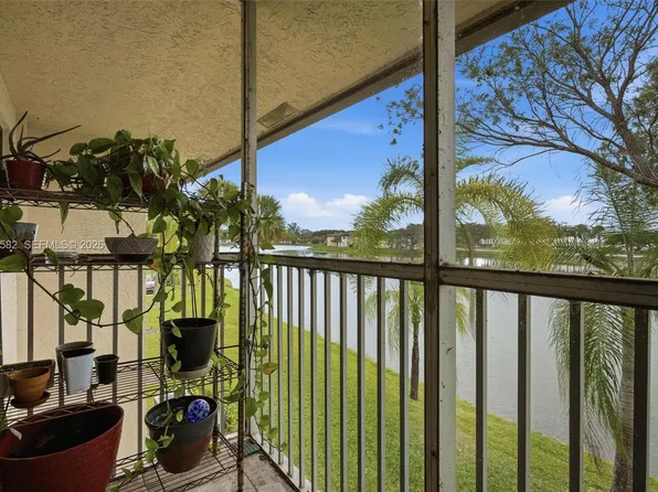 5501 Lakeside Dr APT 204, Margate, FL 33063