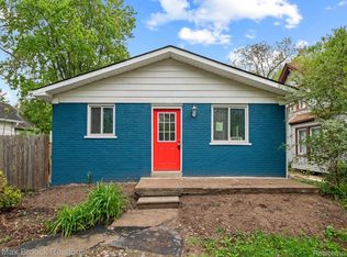 21357 Poinciana St, Southfield, MI 48033