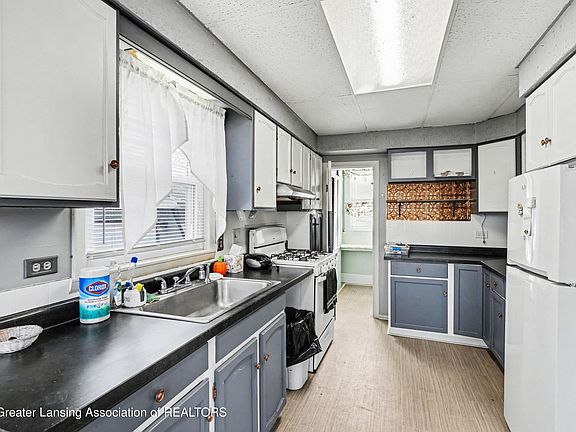 2nd image of 814 Wildwood Ave