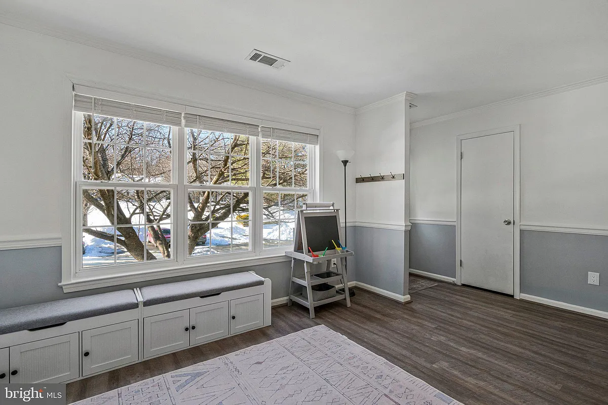 Building Photo - 6064 Old Landing Way