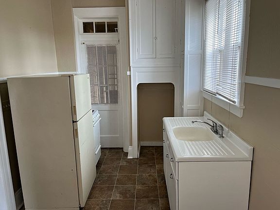 4th image of 215 11th St #6B