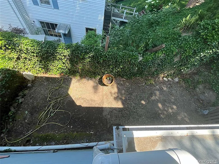 146 Bayview Ave — Photo 9