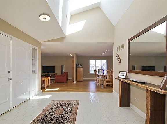 2nd image of 301 Basswood Dr