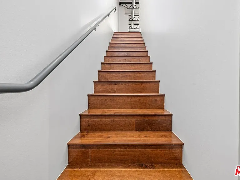 1250 N Harper Ave #416 — Photo 6