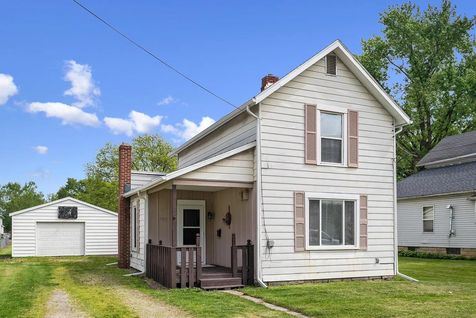 482 E Farming St photo 1