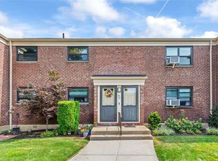 7437 220th St, Oakland Gardens, NY 11364