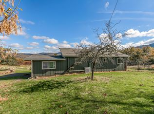 6536 Shadow Glen Dr, Eagle Pt, OR 97524