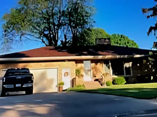 1136 Lawrence Dr, Canton, IL 61520