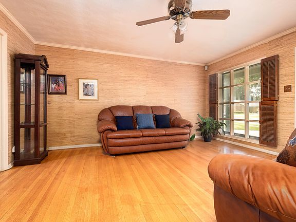 4th image of 4829 Brentdale Ave