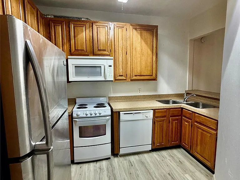 2213 S Braeswood Blvd #13A — Photo 4