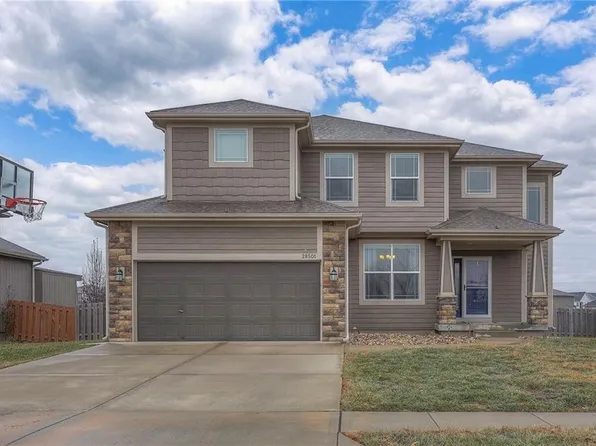 28501 W 162nd Pl, Gardner, KS 66030
