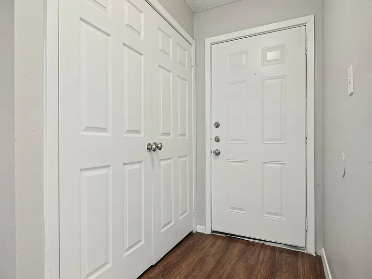 Rock Island Apartments — Photo 7