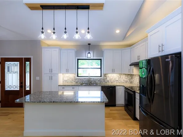 44 Albany Dr, Lake Ozark, MO 65049