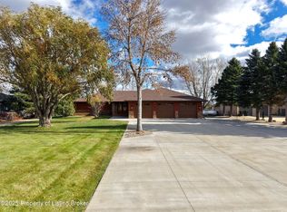 689 30th Ave SW, Dickinson, ND 58601