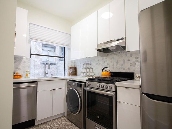 2nd image of 530 Stockton St APT 303