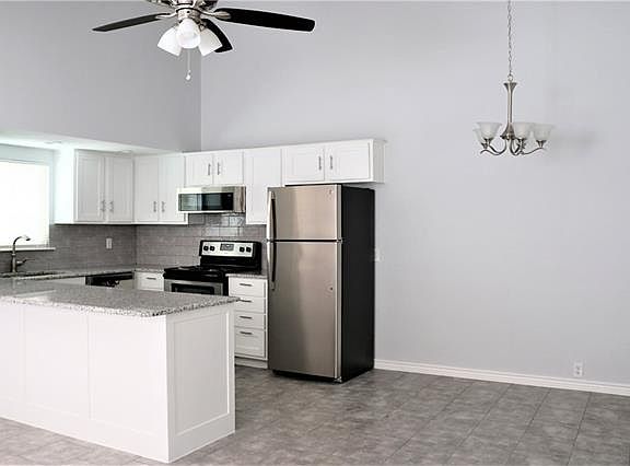 4th image of 5128 Lovell Ave