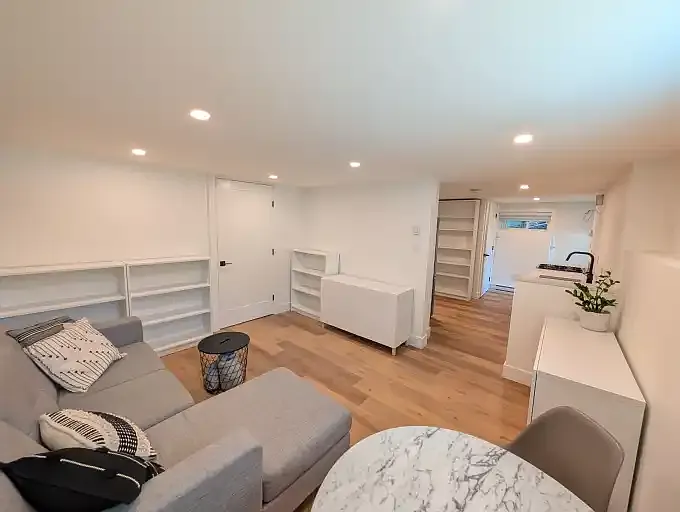 1306 E 37th Ave #1A — Photo 3