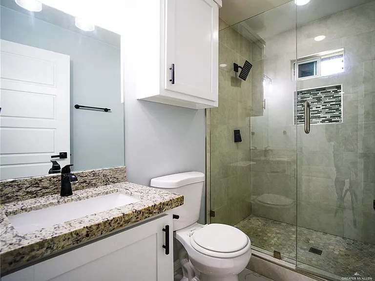 504 San Antonio Cir — Photo 8