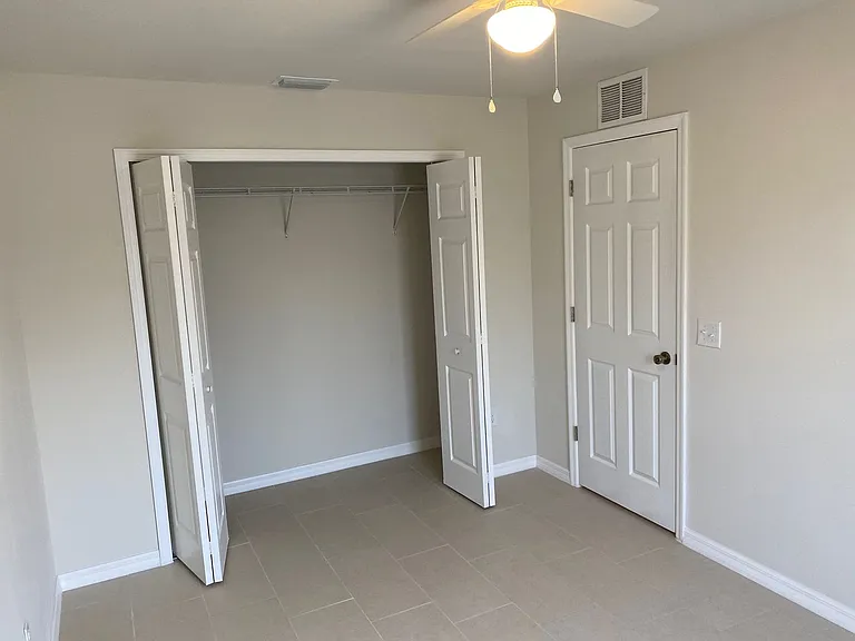 $250 move in special - 3 bedroom, 2 bath Duplex — Photo 16