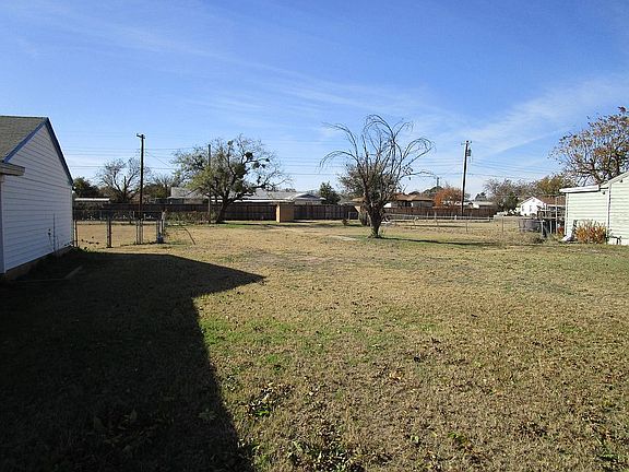 4th image of 224 NW Avenue H
