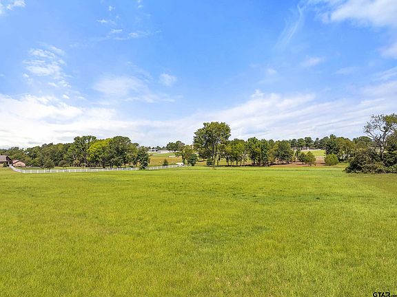 3rd image of 23050 Bridle View Dr