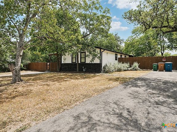 2nd image of 701 W Caddo St