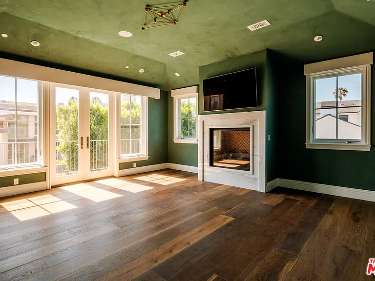 557 Chapala Dr — Photo 23
