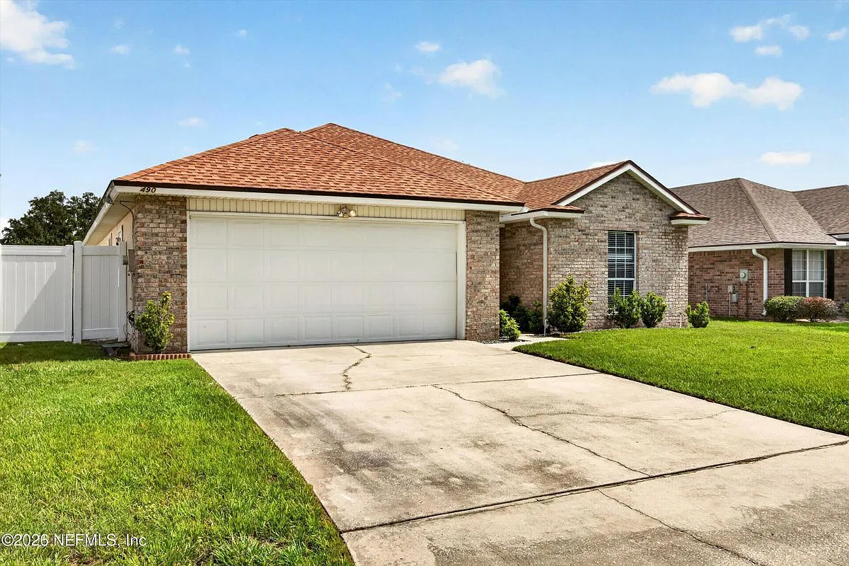 4 bed, 2.0 bath, 1731 sqft, $2,200 — Photo 2