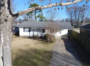 705 S Grand St, Grove, OK 74344