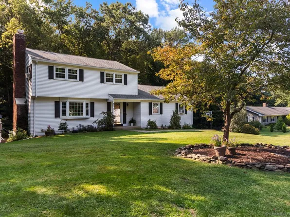 61 Carriage Drive, Middlebury, CT 06742