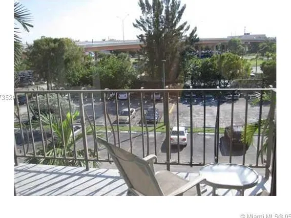 9688 Fontainebleau Blvd APT 211, Miami, FL 33172