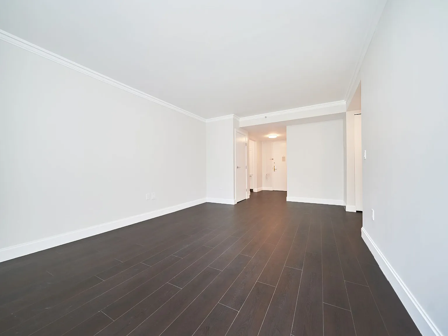 160 Riverside Boulevard — Photo 4