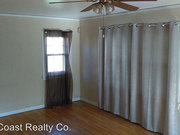5th image of 2633 Newport Ave