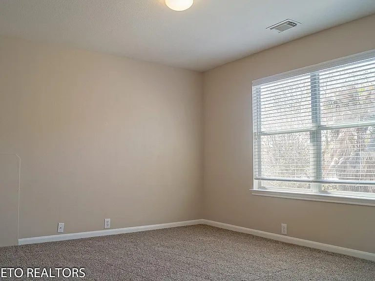 2819 Foster Hill Dr — Photo 21