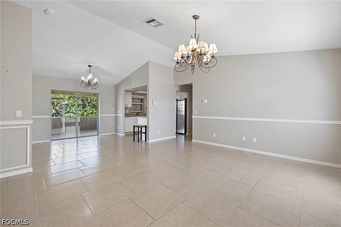 3 bed, 2.0 bath, 1205 sqft, $1,600 — Photo 2