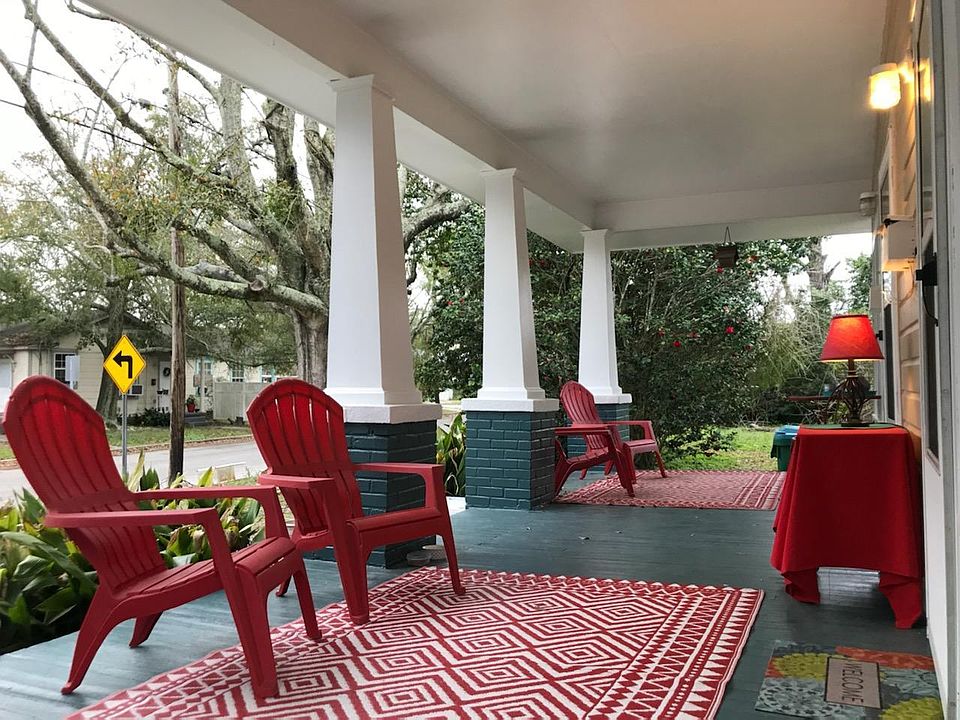 Gorgeous porch for relaxing