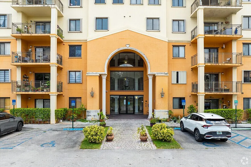 9300 Fontainebleau Blvd #213
