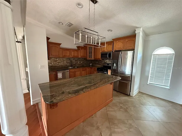 3900 Oak Pointe Blvd — Photo 6