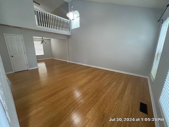 4th image of 5661 Winsor Woods Dr