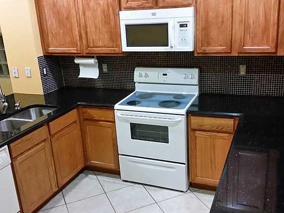 4th image of 6249 Willoughby Cir
