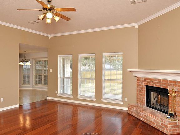 2nd image of 1303 Baywood Ln