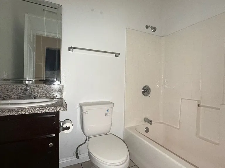 1210 W 39th St #5 — Photo 9